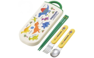 子供用 抗菌 お弁当 トリオセット 開けやすいスライド式(箸、スプーン、フォークのセット)プラスチック ステンレス カトラリーセット ケース付き スライド式 名前シール付き 抗菌加工 食洗機対応 日本製 ディノサウルス 恐竜 ダイナソー 男の子 男子 [スケーター skater] ディノサウルス ピクチャ TACC2AG_4973307624346 奈良県 奈良市 なら 4-094
