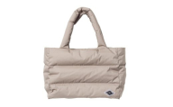 [UNISEX] 北海道ダウン : RETAR NUY / レタールヌイ [RURA / ルラ] DOWN TOTE BAG [SAND BEIGE][2025年11月下旬より発送開始] ダウントートバッグ トートバッグ ダウン バッグ バック 男女兼用 ユニセックス 北海道 小樽市