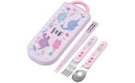 子供用 抗菌 お弁当 トリオセット 開けやすいスライド式(箸、スプーン、フォークのセット)[スケーター skater] プラスチック ステンレス カトラリーセット ケース付き スライド式 名前シール付き 抗菌加工 食洗機対応 日本製 ハッピー&スマイル 恐竜 ダイナソー 女の子 女子ハッピー&スマイルレインボー/TACC2AG_4973307646348 奈良県 奈良市 なら 4-103