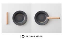 IO フライパンジュウ & ハンドルセット Mサイズ /ハンドル：ビーチ(ブナ材)大阪八尾市の町工場が作る新しい発想の鉄フライパン「ジュウ」。360度どこからでもスムーズに着脱できるスライド式