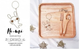 温かみのある木製のお食事セットです。お子さんが喜ぶ「うさぎ」の可愛いイラストを刻印しました。出産祝いやハーフバースデーにSpecialなプレゼントはいかがでしょうか？※画像はイメージです。※フリーハン
