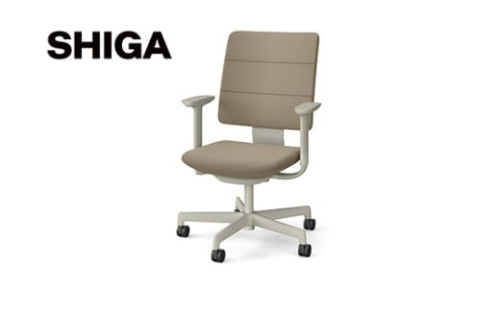 イトーキ SHIGA シガ 昇降脚 背トリプル ベースカラー:ペールオリーブ / 座面カラー:サンドベージュ（KJ-517SEM-L4K4F）キャスター5本脚 【アンクルムーブ・シンクロロッキング / アジャスタブル肘 / 抵抗付きウレタンキャスター】 日本製 ワークチェア オフィスチェア 柴田文江氏デザイン【EI187W】 2404029 - 滋賀県近江八幡市