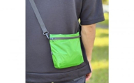【緑】雨の日にも！ポケット付き軽量ナイロンショルダーバッグ　サコッシュ　撥水ポシェット