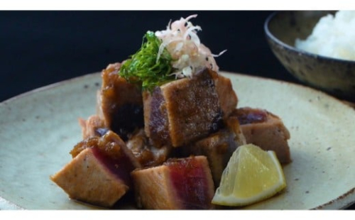 【年内発送】【大容量】日光丸自慢の一本釣りカツオ使用！カツオシーステーキ約1,200g（約400g ×3）特製ステーキソース付き  鰹  冷凍 小分け 大容量  時短  便利 個包装 おつまみ おかず 惣菜 晩ごはん 加工品 カツオ 鰹  魚  焼くだけ 2425641 - 静岡県御前崎市