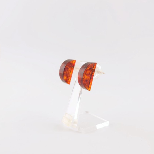 Amberlogue ピアス 半円形（金属素材：K10　琥珀：18×5×8.5mm　サイズ：全長8.5mm） 2434601 - 岩手県久慈市