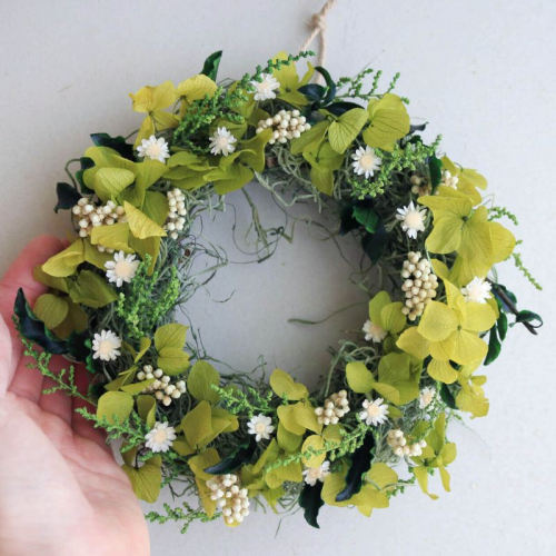 富良野花七曜 フェアリーミニリース ＊ ホワイト ＊ ナチュラルかわいい プリザーブドフラワー リース 花 インテリア 装飾品 アレンジ ギフト プレゼント 北海道 上富良野町 2445679 - 北海道上富良野町