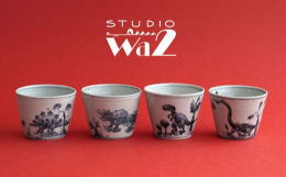 古伊万里を思わせるクラシカルな染付に、恐竜を組み合わせたstudio waniの人気シリーズです。 蕎麦猪口の4点セットになります。 蕎麦猪口はめんつゆを入れるだけではなく、元々は小鉢として使われてい
