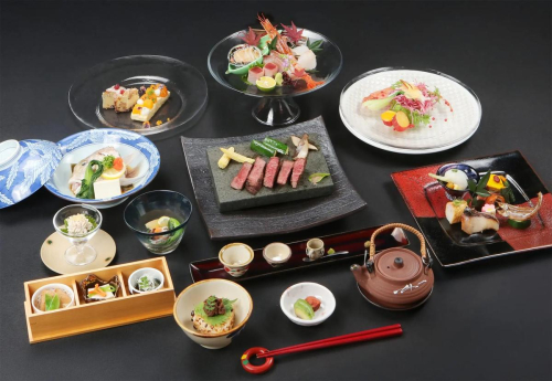 【百名伽藍】ディナーペア券（季節の特別ディナーコース） 2519634 - 沖縄県南城市