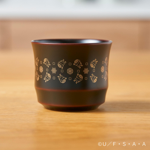 クレヨンしんちゃん 川連漆器カップ 雪柄 黒 秋田伝統工芸 和食器 和風カップ 漆塗り 川連塗り 限定デザイン コラボ限定 クレしんグッズ アニメ 【詩の国秋田株式会社】[C16701] 2540845 - 秋田県湯沢市