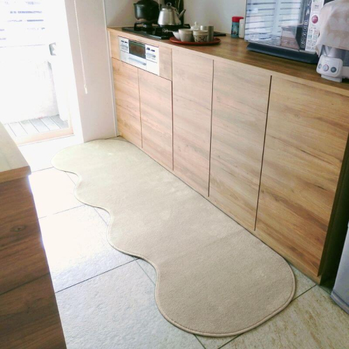 北欧風キッチンマット ラグマットタイプ 65×270cm ピーナッツ型 アッシュベージュ 抗菌防臭 SEK 織人しきもの屋工房 diw0379 2552156 - 大阪府泉佐野市