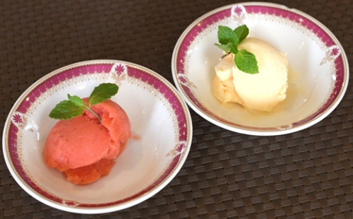 レストラン綺羅々亭特製 いちごシャーベット＆バニラアイスセット(各3個)[59-1615] 2607795 - 北海道浦河町