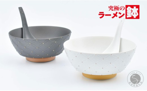 有田焼 究極のラーメン鉢ペア（レンゲ付）七宝繋ぎ【まるぶん】食器 器 うつわ 磁器 陶磁器 麺鉢 ラーメン鉢 丼 丼ぶり どんぶり ペア セット モノトーン シンプル おしゃれ A70-193 2638141 - 佐賀県有田町