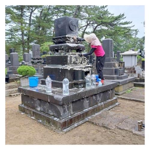 秋田県 能代市 お墓の洗浄と周辺の草取りパック　遠く離れたふるさとに帰省できない方に代わって、ご先祖様の墓地を洗浄し、草取りをします。※対象地域：能代市  お墓 洗浄 草取りお墓参り お盆 お彼岸 ご命日 2725499 - 秋田県能代市