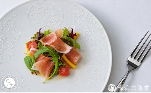 有田焼 白一珍間取り花唐草紋浅鉢 【深海三龍堂】 食器 中鉢 白磁 白い器 白い食器 器 陶磁器 シンプル おしゃれ いっちん 職人技 ay100 2734990 - 佐賀県有田町