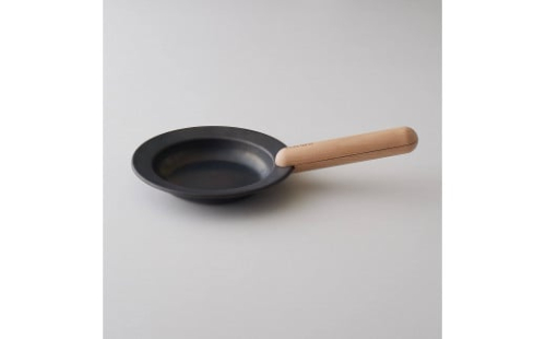 C164 IO フライパンジュウ&ハンドルセット Sサイズ /ビーチ(ブナ材) 鉄フライパン【フライパン 鉄 藤田金属 FUJITA ジュウ 16cm フライパンセット ガス IH 取っ手が取れる 着脱式 木製 ハンドル おしゃれ 大阪府 八尾】
