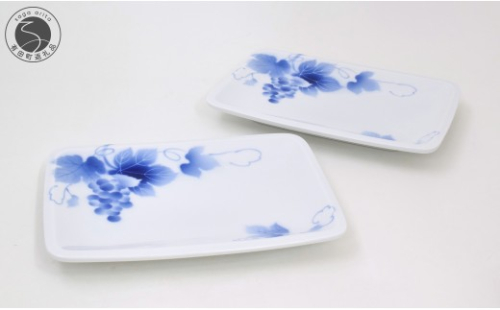 有田焼 ブルーワイナリー ペア長角皿【深川製磁】食器 器 うつわ 長角皿 スクエアプレート 和食器 葡萄 ブドウ 伝統工芸 吉祥紋様 染付  ペアセット aa069 2770578 - 佐賀県有田町