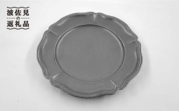 暮らしの中に、素敵な食卓を。薄く、重なりも良く、お料理も映える綺麗なフォルムのお皿です。お客様にも喜ばれる 一皿です。綺麗な色合いの皿は、料理の皿 デザートのお皿として、又はアクセサリートレーとしても