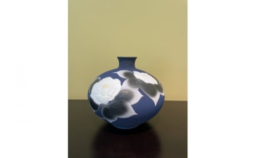 藍吹染白椿彫花瓶 H822