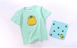 柏市人気のゆるキャラ「カシワニ」のキッズTシャツとハンドタオルのセットです。キッズTシャツには「カシワニ」の顔がプリントされています！Tシャツ着て遊びにきてね！【提供元 株式会社フィルズリンクス】※お