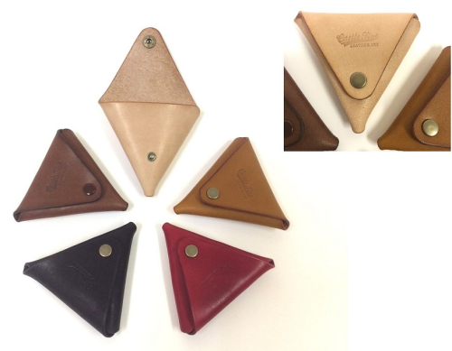 レザー三角コインケース（黒・茶・ナチュラル・赤・キャメル）(75×75×10mm) 37946 - 秋田県五城目町