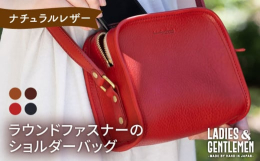 ■柔らかくて使いやすい。休日を彩る可愛いショルダーバッグ店頭でも「可愛い」と言って頂くことの多いショルダーバッグです。柔らかなイタリアンレザーを柔らかなフォルムにデザインしています。お天気のいい休日に