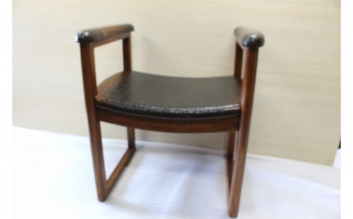 漆塗り触れ合い椅子(背なし） 440479 - 福岡県大川市