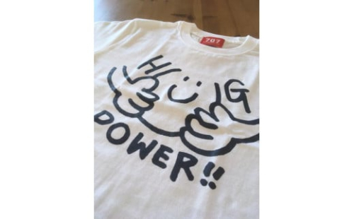 鎌倉ブランドの老舗「KAMAKULAX」の定番オリジナルHUG POWER ! Ｔシャツ【ホワイト】Sサイズ
