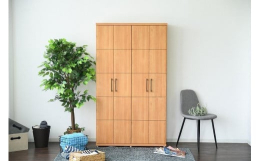 ■様々なお部屋にマッチ■フリーボードとしても使える■靴の臭いなど嫌なにおいを取ってくれる！フリーボードとしても使えるシューズボックスです。美しい木目なので、様々なお部屋にマッチします。棚は可動棚で玄関
