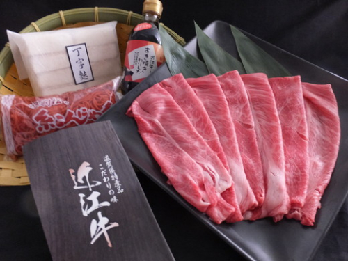 近江牛すき焼きセット【500g】（丁字麩・赤こんにゃく・当店オリジナルわりした付き）【BV02W】 47302 - 滋賀県近江八幡市