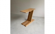 ナラ無垢材で造られたサイドテーブル（ブックスタンドとしても使用可）