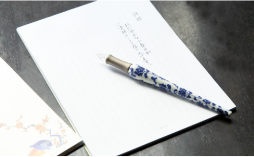 有田焼 染付 ガラスペン 文翔窯【有田まちづくり公社】陶磁器 工芸品 伝統工芸 日本製 手作り 文房具 筆記用具 硝子ペン ガラス ペン 万年筆 インテリア おしゃれ 高級 ギフト プレゼント 贈答 A85-34 613979 - 佐賀県有田町