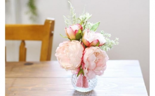 EH17　水換え不要!!芍薬とグリーンの花瓶に入った花束：ピンク
