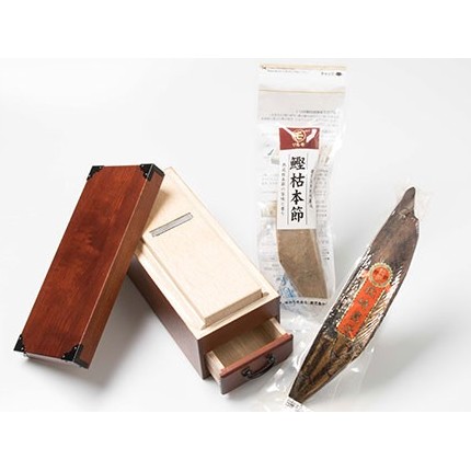 FF-0027 定期便【3回】産地直送 本場の鰹節 初回のみかつお節削り器付き
