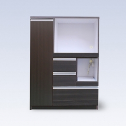 【諸富家具】 前板材料〜MDF（強化シート貼り） ・取り出しに便利な、スライドカウンター付き ・2口コンセント、コーダー穴付き ・扉内部には、棚板が付いているのでお好きな高さで調整できます。 ・下1段