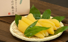 北海道日本海で獲れた新鮮なにしんの数の子を独自の製法で味付けました。サイズが大きく抜群の歯ごたえをお楽しみください。時間のかかる塩抜き・皮むき作業は不要で、解凍後はすぐに食べられます！〜幻の魚ニシンの