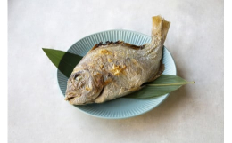 創業430年代々の目利き力と知識を活かして、魚商が厳選した大きな天然真鯛を丁寧に塩焼きしました。【産地・原材料名】国産【使用方法】開封後お早めにお召し上がりください。【保存方法】冷凍保存