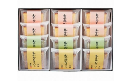 烏骨鶏とは鶏の一種で、皮膚・内臓・骨に到るまで黒色なので名前の由来ともなりました。最大の特徴として、足の指の数が5本以上あることで鳥類では本種のみです。また産卵数も週に1個程度と他の鶏と比べ少ないこと