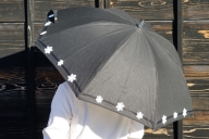 雪華模様の刺繍入り日傘（晴雨兼用・サイズ50ｃｍ・UV加工・麻50％綿50％）カラー：黒_BL19