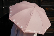 雪華模様の刺繍入り日傘（晴雨兼用・サイズ50ｃｍ・UV加工・麻50％綿50％）カラー：ピンク_BL21