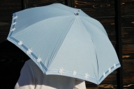 雪華模様の刺繍入り日傘（晴雨兼用・サイズ50ｃｍ・UV加工・麻50％綿50％）カラー：水色_BL22