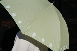 古河（こが）と雪華（せっか）旧古河市内には、数多くの雪華文様が見受けられます。学校の校章や、街路灯、案内看板、煉瓦敷きの歩道など、街中、雪華文様がちりばめられています。古河藩主土井利位（どいとしつら）