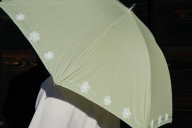 雪華模様の刺繍入り日傘（晴雨兼用・サイズ50ｃｍ・UV加工・麻50％綿50％）カラー：薄緑_BL23