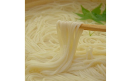 半生もどし麺は一度作った乾麺を湿度を持たせてゆっくり戻すというひと手間を加えることにより、半生の状態に戻している安城和泉独特の製法です。煮くずれせず、しこしことした丸みのある麺が特徴です。2022年、
