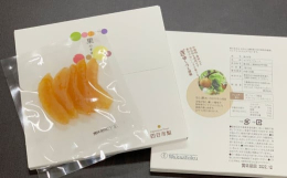 旬の四日市梨（豊水）を、砂糖類・香料などの添加物を全く使用せず、乾燥してセミドライにしました。生の糖度は13度前後ですが、梨の食感を残し、ドライにして糖度75度に仕上げました。砂糖を加えていないので、