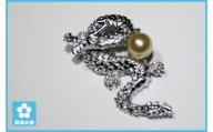 【035-16】真珠の里　アコヤ真珠付き　シルバー製 昇龍のタックブローチ*