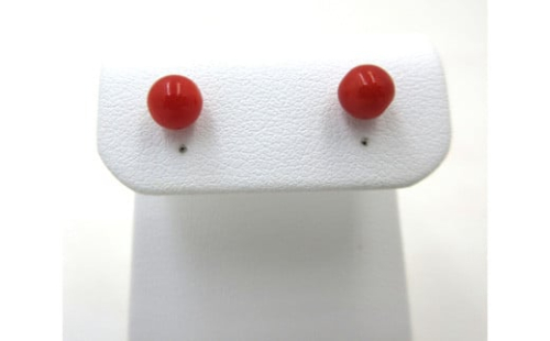 土佐沖血赤珊瑚 約5.25～5.5mm玉 K18 ピアス （fpi-204） 788165 - 高知県宿毛市