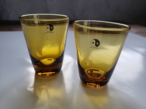 1105．川湯温泉ユノハナガラス　ショートグラス２個+お皿２枚+箸置き２個 89026 - 北海道弟子屈町