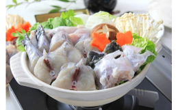 とらふぐのちり鍋と唐揚が一緒に楽しめる贅沢な詰め合わせです。肉厚な切身とあら骨から出た濃厚な出汁で食べるちり鍋は絶品。〆の雑炊まで美味しくお召し上がりいただけます。とらふぐの唐揚げは、魚重オリジナルブ
