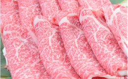 華松では、脂が手の温度でも溶け出してしまうほどサシの融点が低く繊細な佐賀牛を優先的に仕入れています。肩から背中にかけて、頭にもっとも近い部位。適度なサシ（脂）が入ったお肉で、やわらかい食感と濃厚な旨み