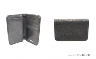 エキゾチックレザーを使用「オールレザーの二つ折り財布 (全8色)」 (カラー：シャーク(黒))